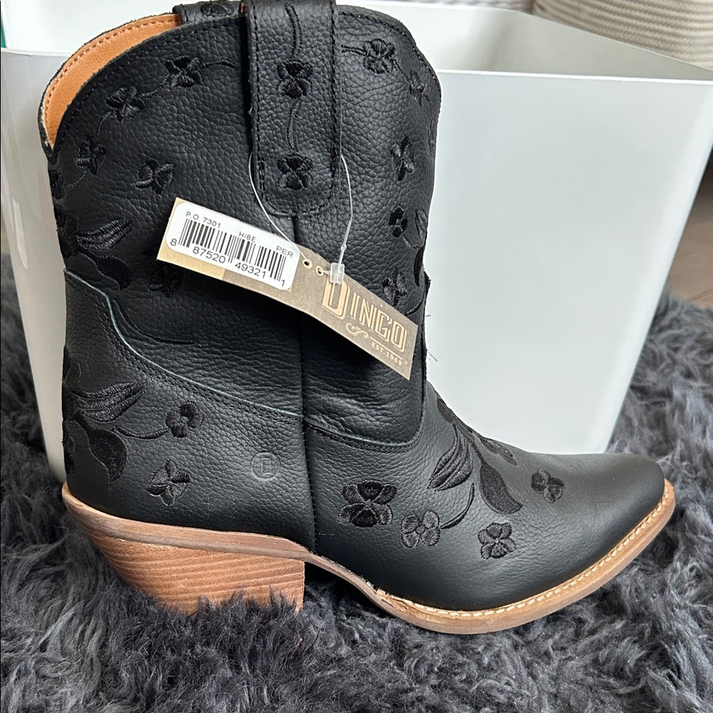 Dingo Black Embroidered Western Boots NWT